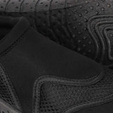 Calçado aquático, com sola antiderrapante, e ajuste no calcanhar. Ideal para usar na praia, piscina e rio.