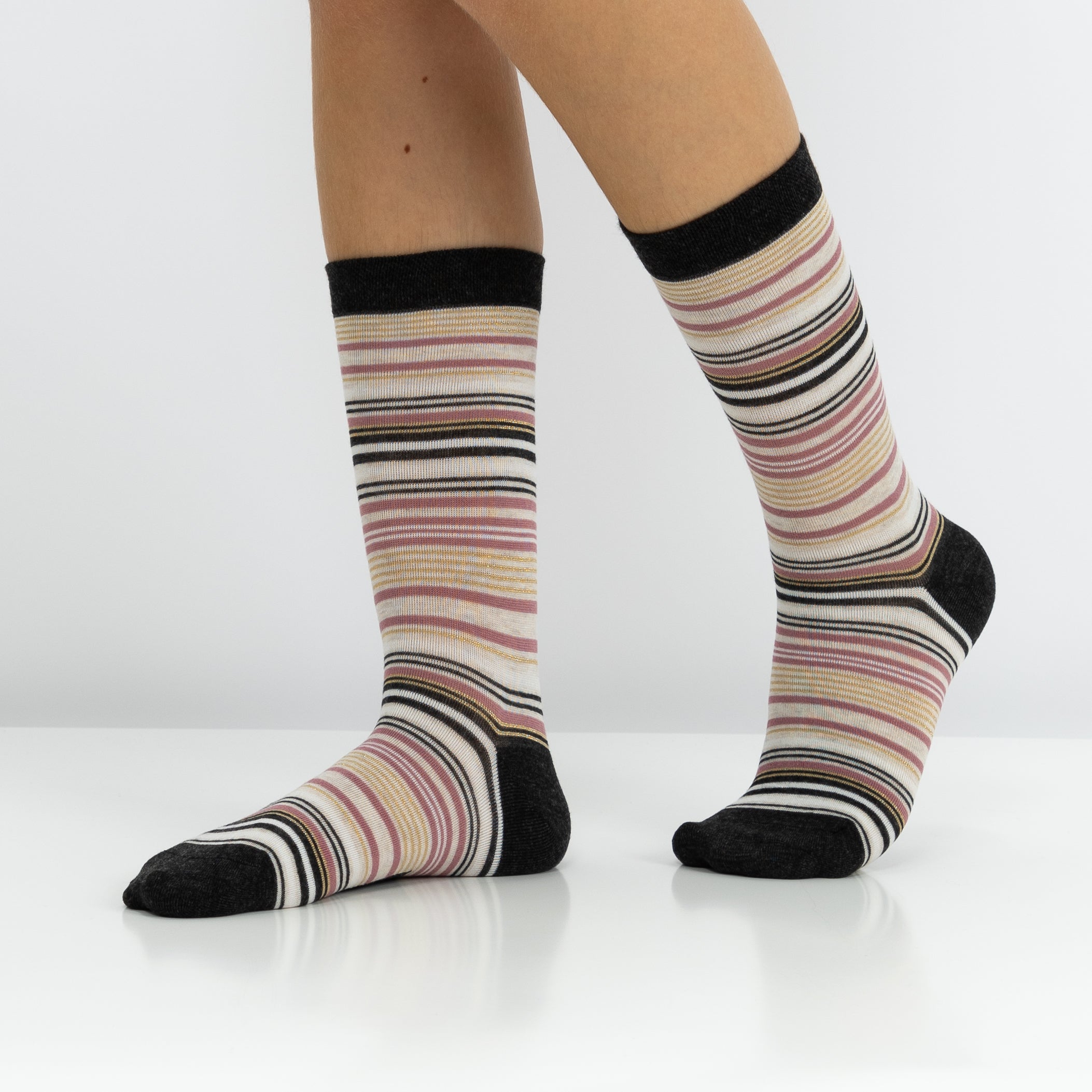 Meias clássicas com padrão, para mulher, em fibra de bambu, na cor rosa e bege. Meias frescas e suaves.