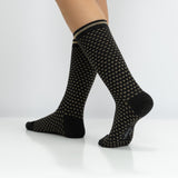 Meias clássicas com padrão, para mulher, em fibra de bambu, na cor rosa e bege. Meias frescas e suaves.