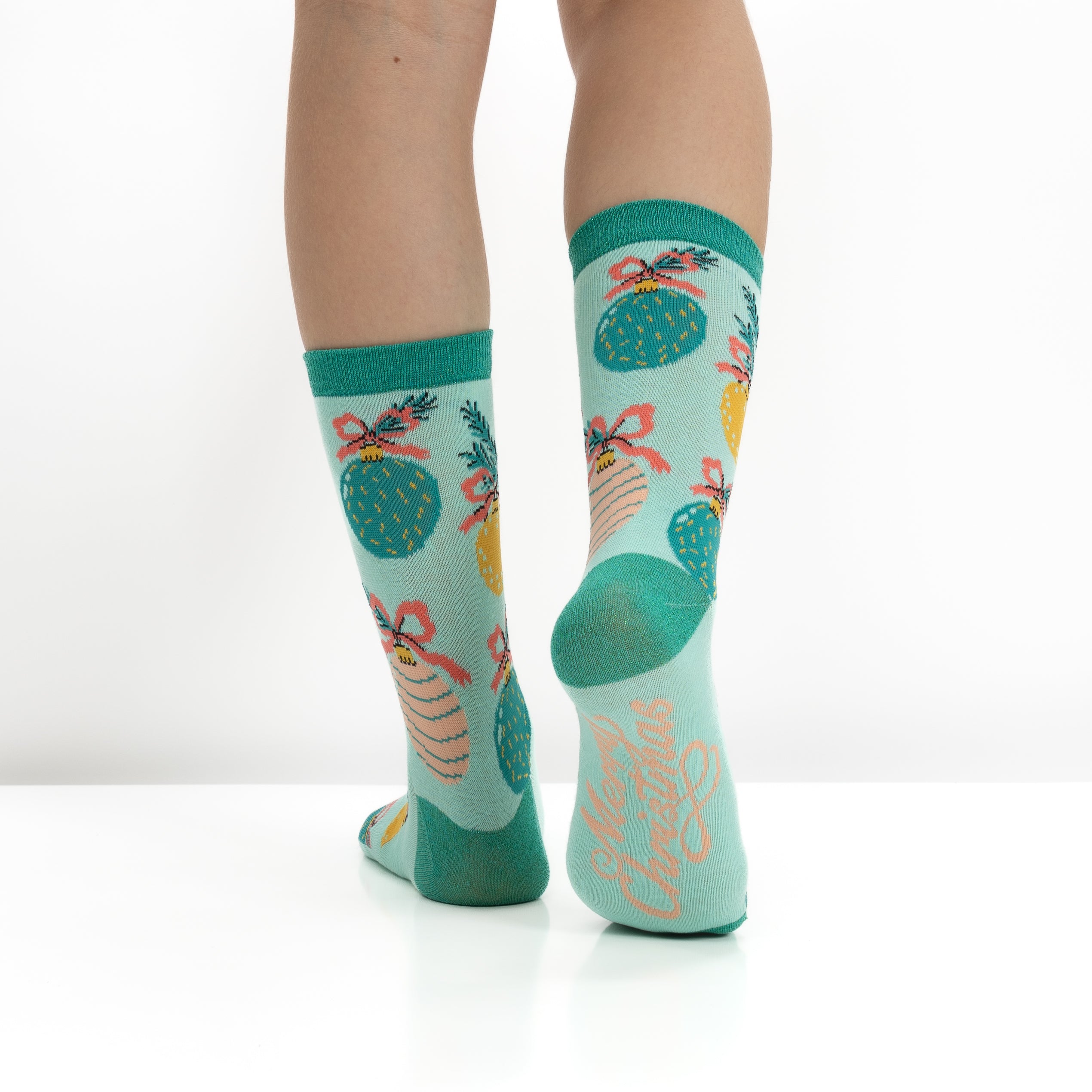 Bola de Natal com 2 Pares de Meias para Mulher