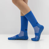 Meias com antiderrapante (grip), na cor azul, para desporto como o futebol.