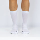 Meias com antiderrapante (grip), na cor branca, para desporto como o futebol ou futsal..