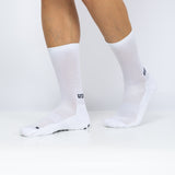 Meias com antiderrapante (grip), na cor branco, para desporto como o futebol ou futsal..