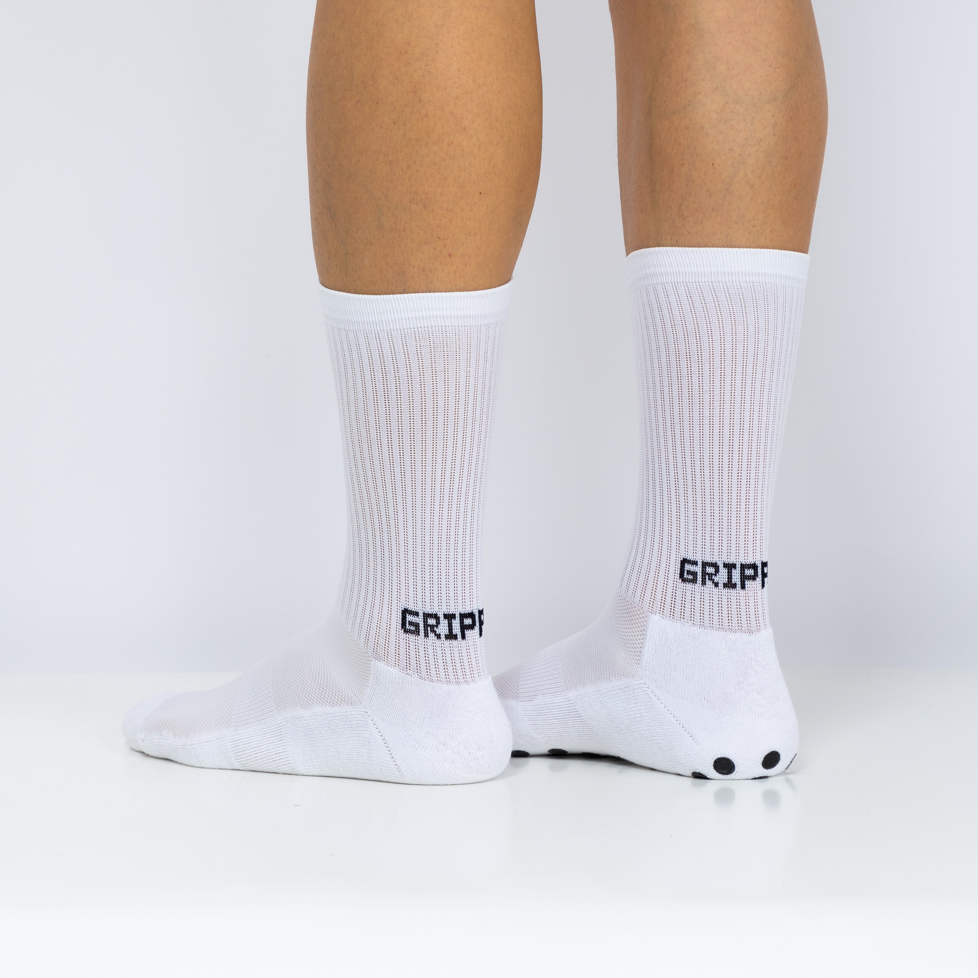 Meias com antiderrapante (grip), na cor branca, para desporto como o futebol ou futsal..