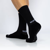 Meias com antiderrapante (grip), na cor preta, para desporto como o futebol ou futsal..