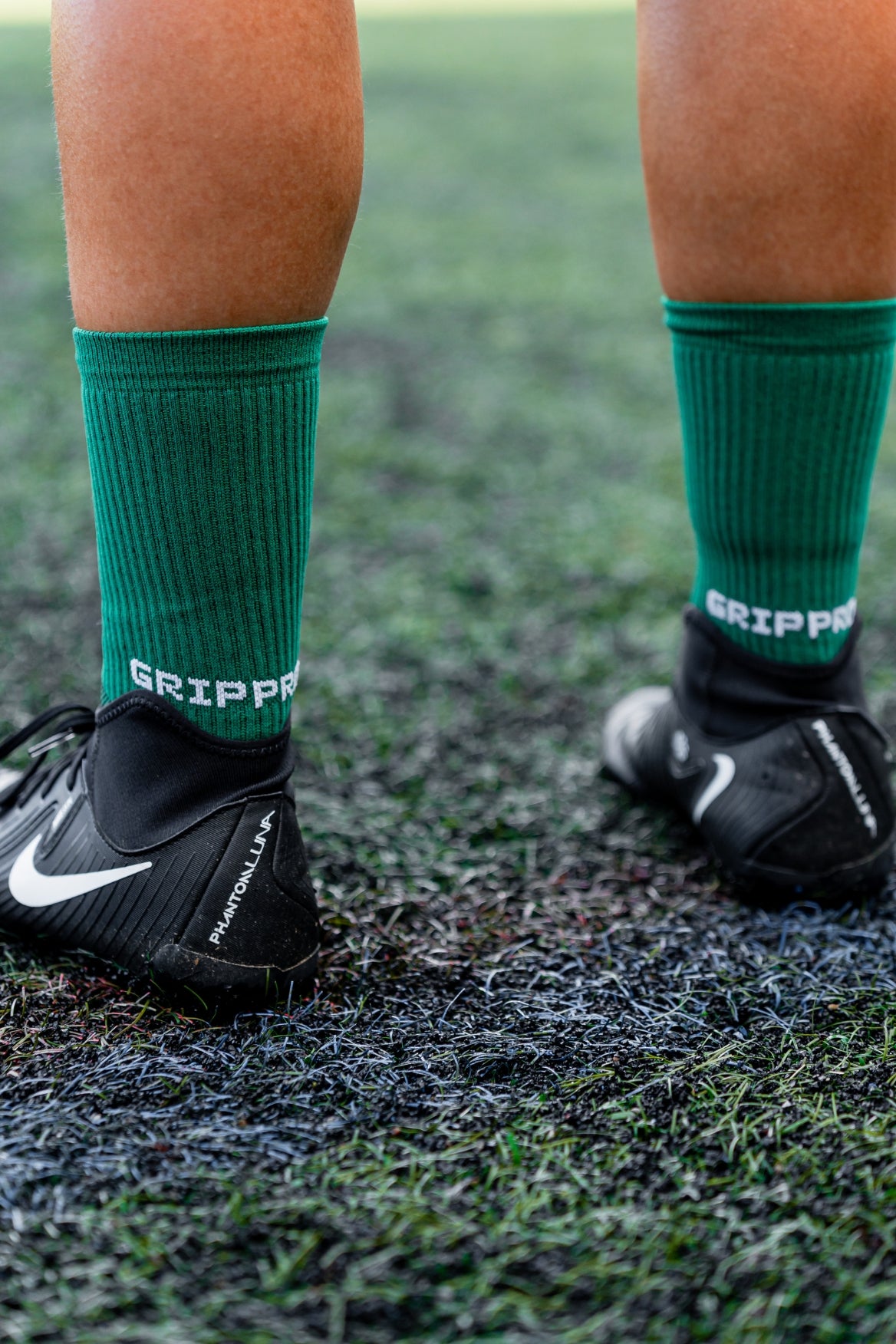 Meias com antiderrapante (grip), na cor verde, para desporto como o futebol ou futsal..