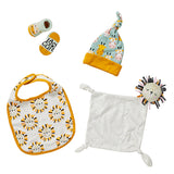 Um conjunto completo para bebés recém-nascidos, com itens suaves e seguros que tornam cada momento especial. Incluí Meias de algodão, um gorro macio, uma babete e uma nana/mantinha para dormir.