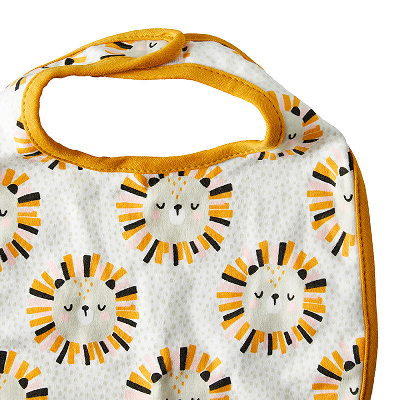 Um conjunto completo para bebés recém-nascidos, com itens suaves e seguros que tornam cada momento especial. Incluí Meias de algodão, um gorro macio, uma babete e uma nana/mantinha para dormir.