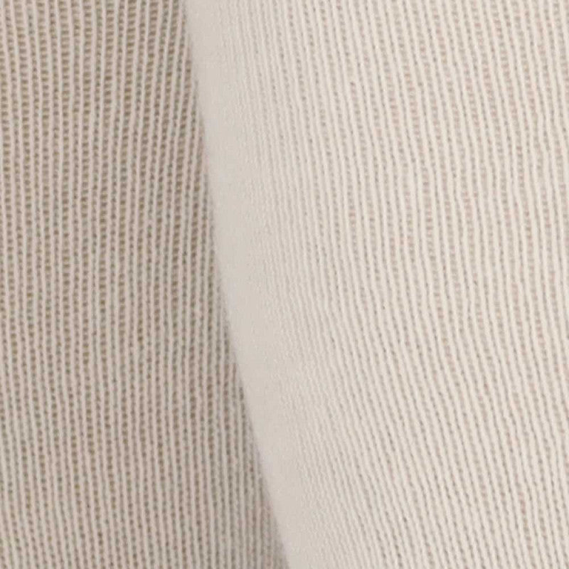 Collants com ajuste confortável com cós que não aperta, tecido macio e respirável. Uma base versátil e prática para qualquer look do dia a dia do seu bebé.