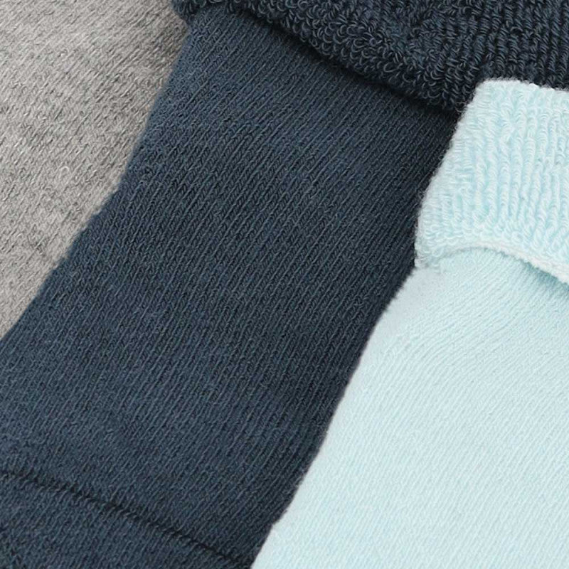 Pack de 4 meias de bebé em algodão, antiderrapantes e sem costuras, com punho dobrável unicolor. Conforto e segurança máxima para o uso diário e pés sempre quentinhos.