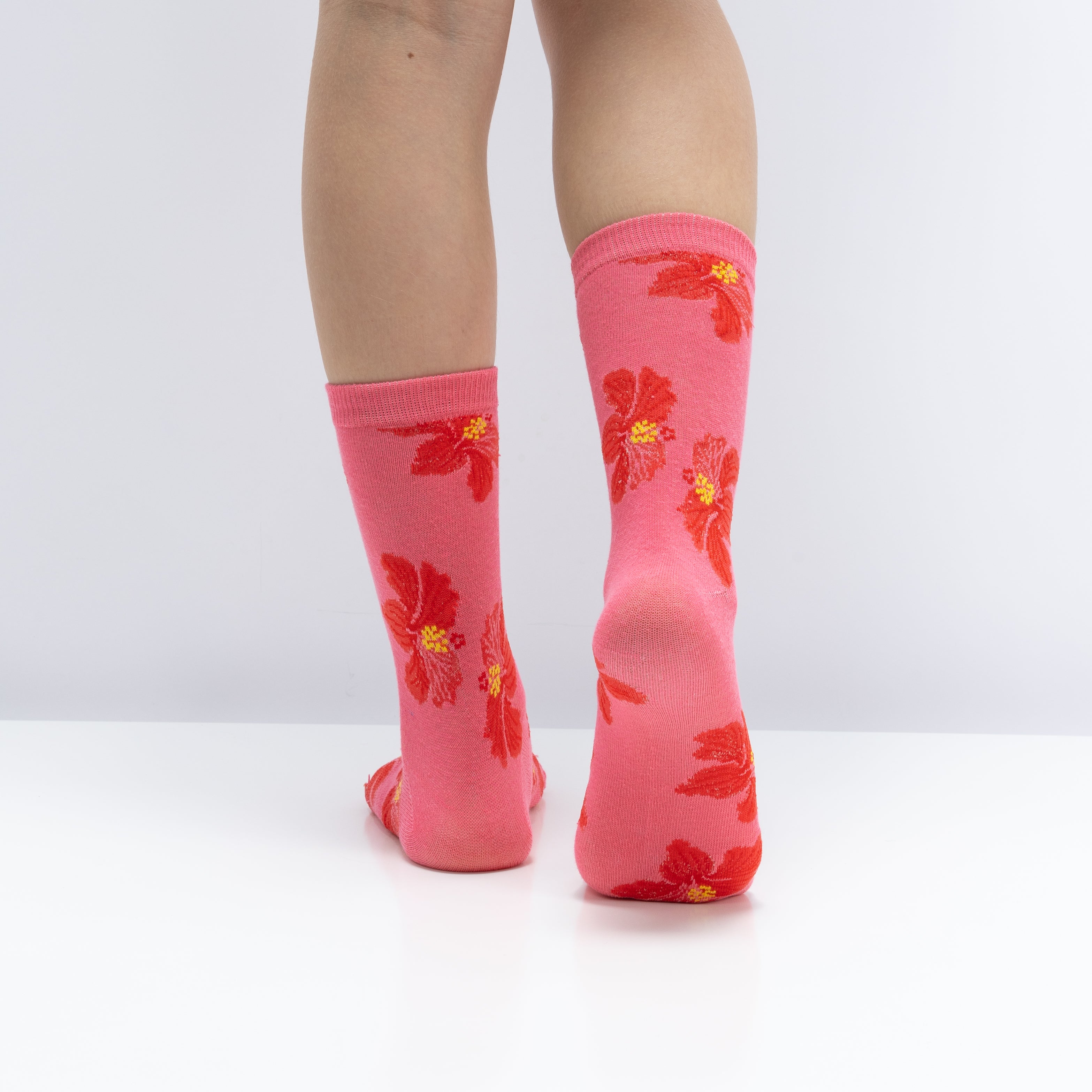 Meias divertidas e originais, para oferecer como presente. Meias com padrão de flor de chá. Com embalagem original.